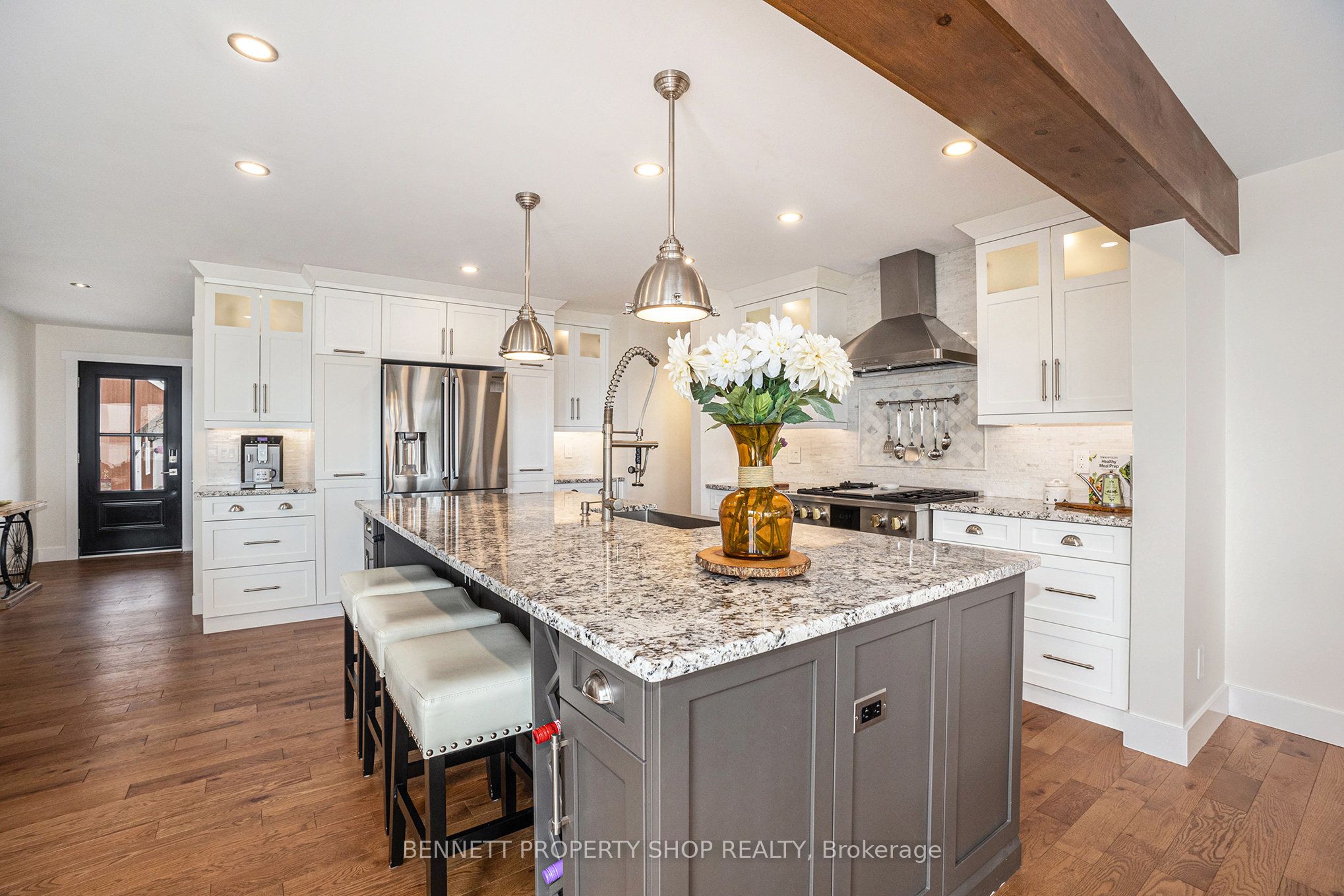 16084 Lakeside Drive Property Photo 9