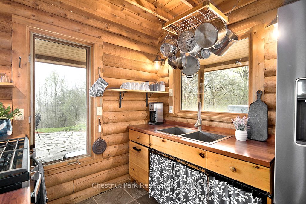 316270 3rd Line C N/a Property Photo 17