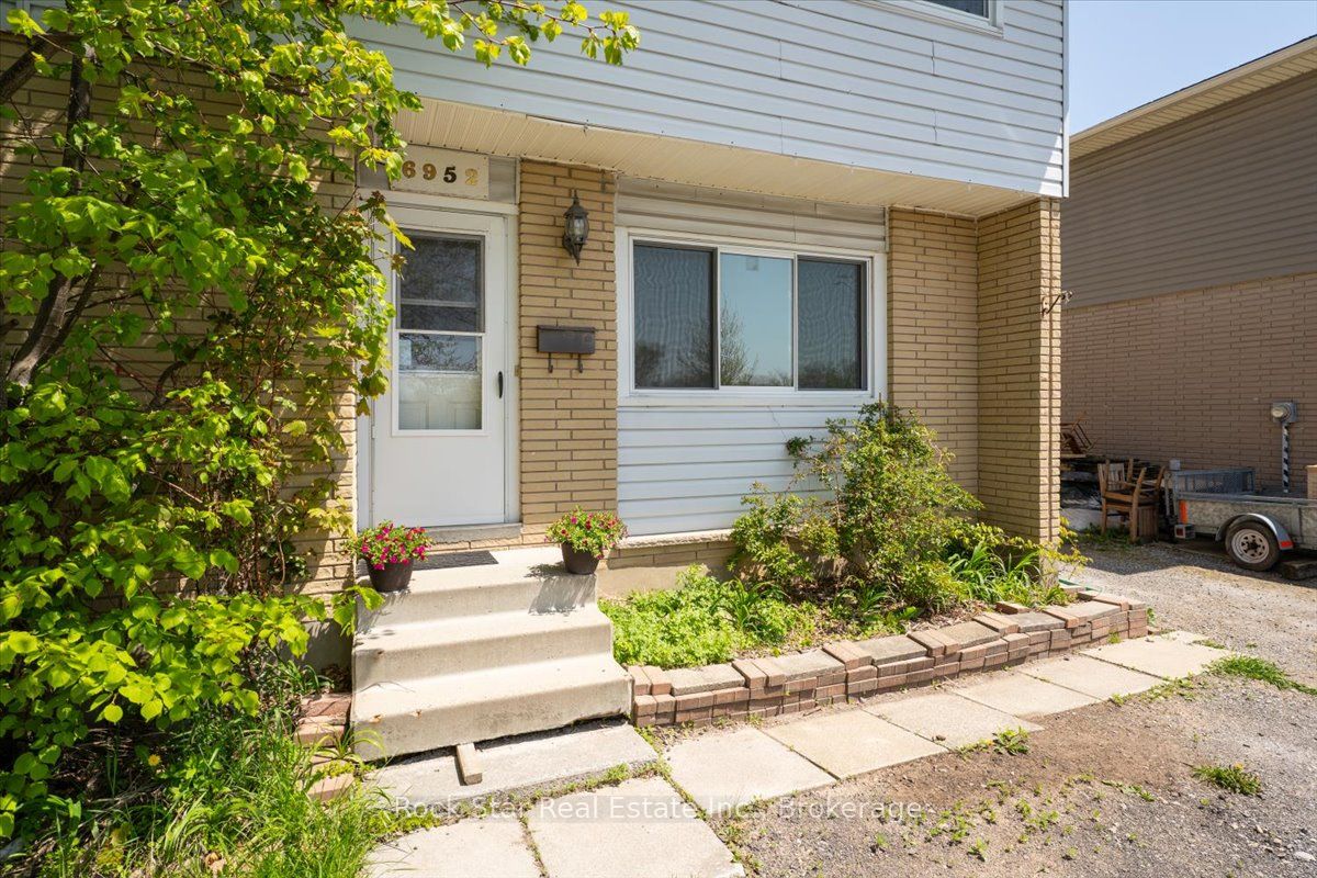 6952 Warden Avenue Property Photo 2