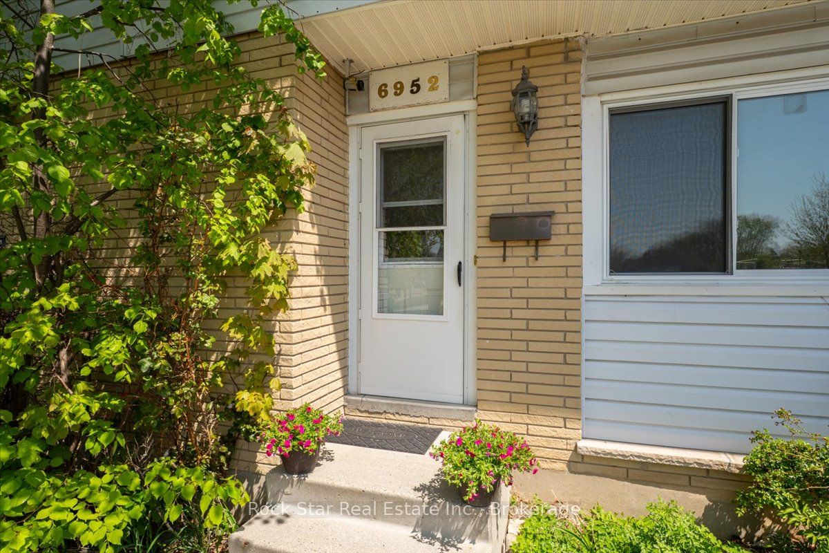 6952 Warden Avenue Property Photo 3