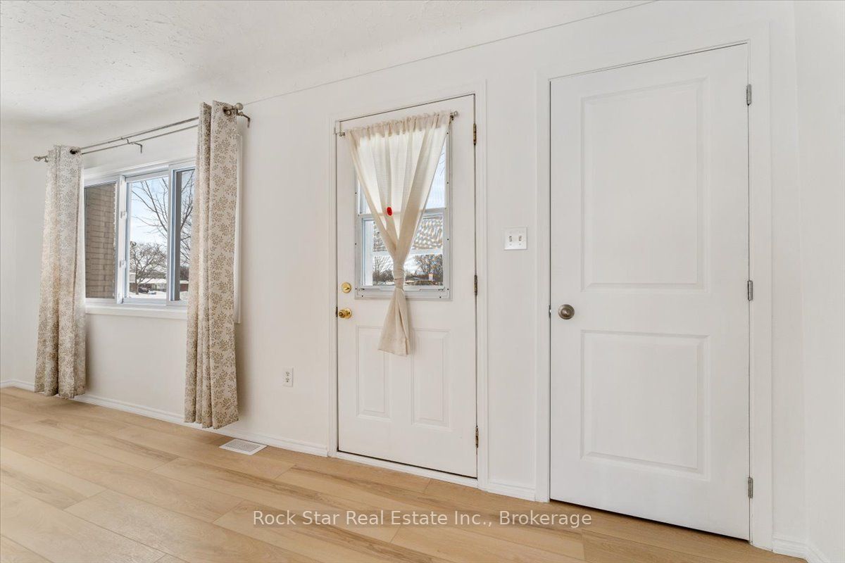 6952 Warden Avenue Property Photo 4