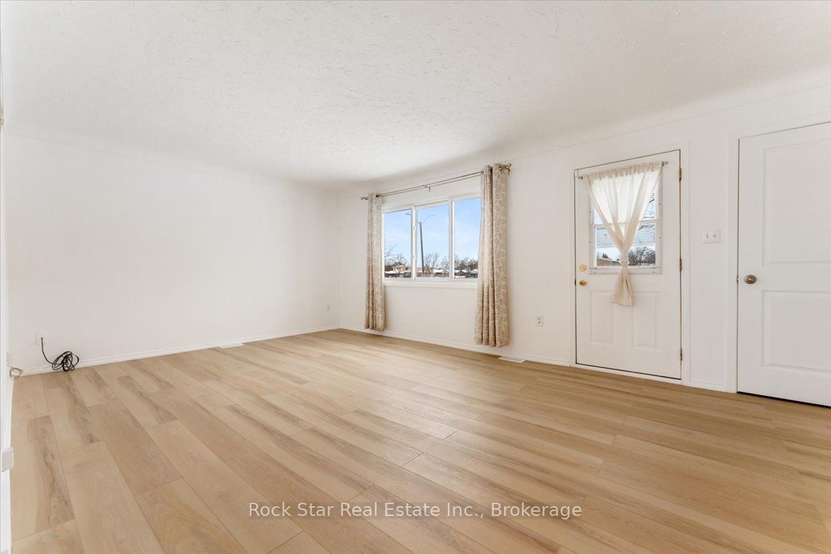 6952 Warden Avenue Property Photo 6