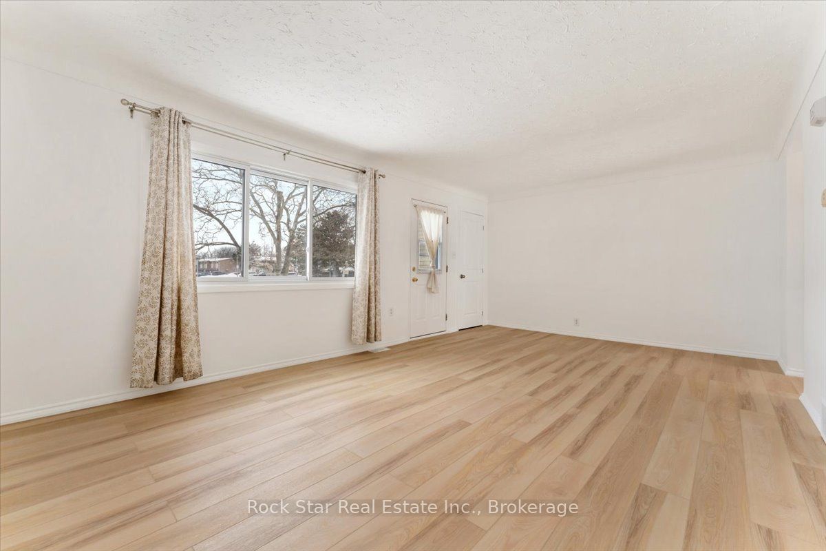 6952 Warden Avenue Property Photo 8