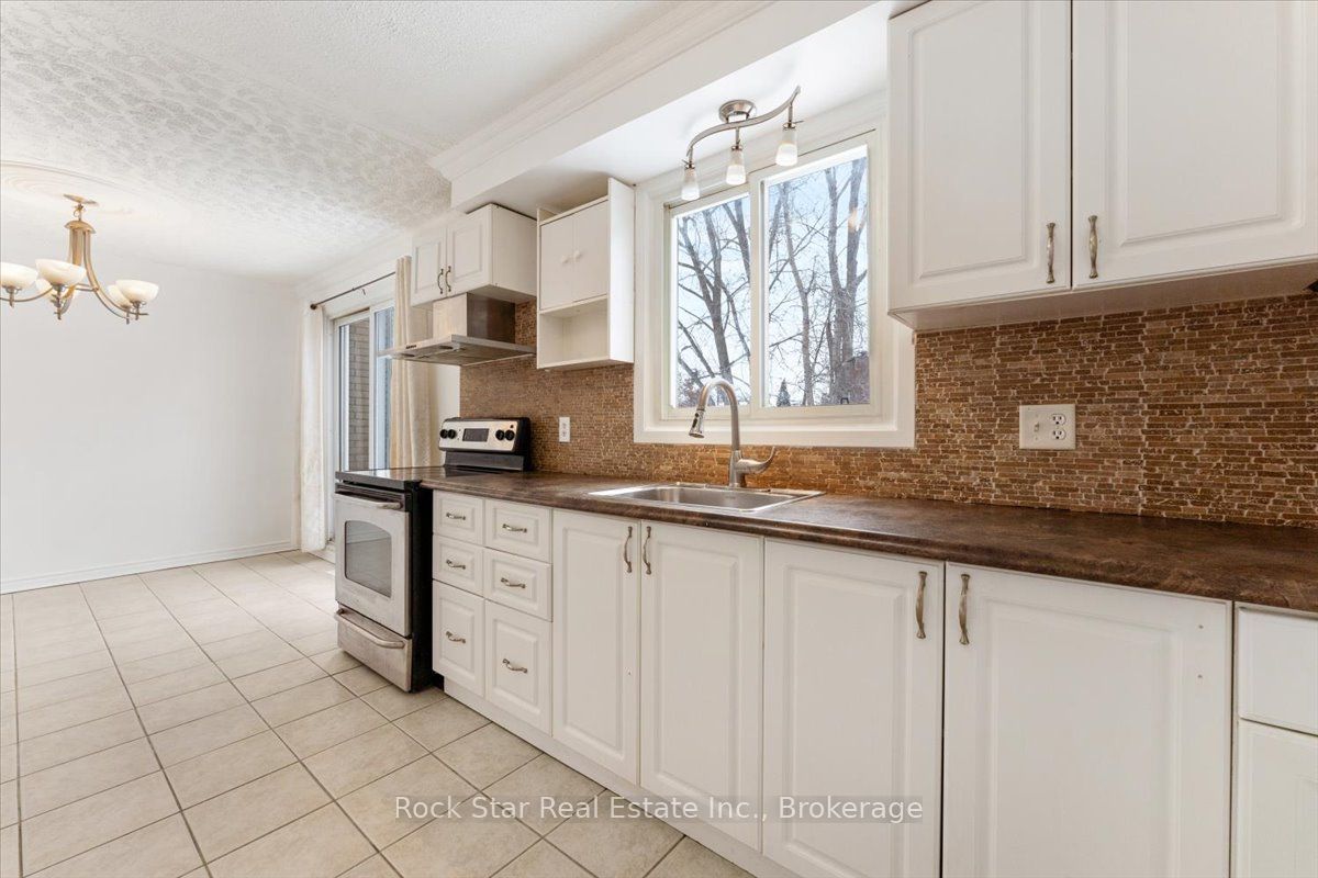 6952 Warden Avenue Property Photo 11
