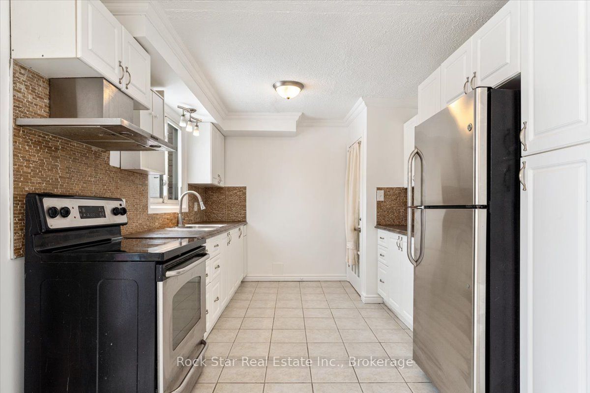 6952 Warden Avenue Property Photo 12