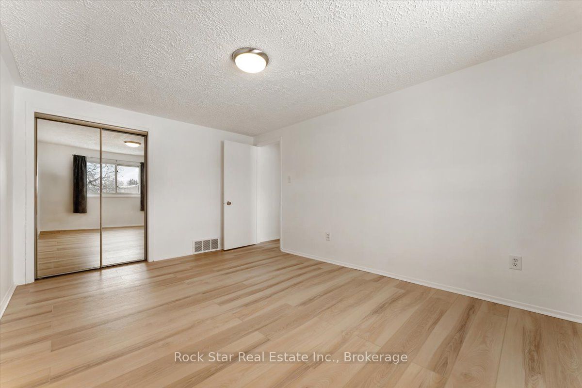 6952 Warden Avenue Property Photo 16