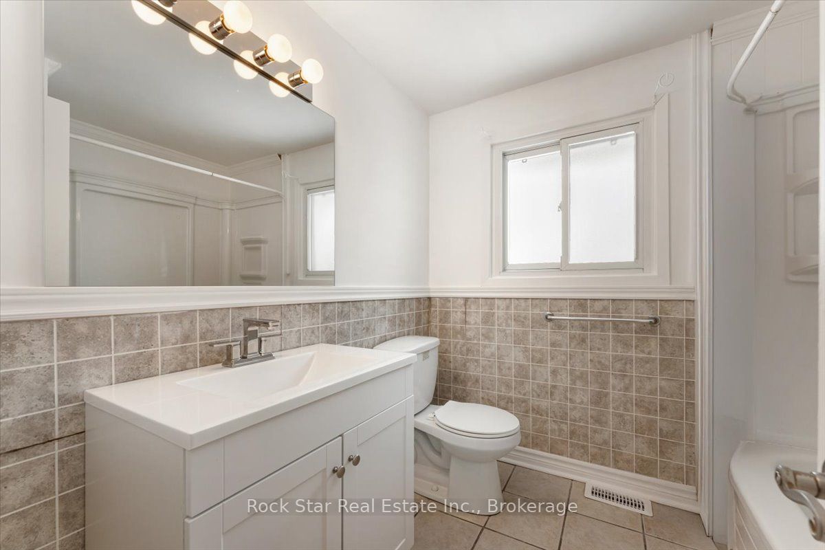 6952 Warden Avenue Property Photo 17
