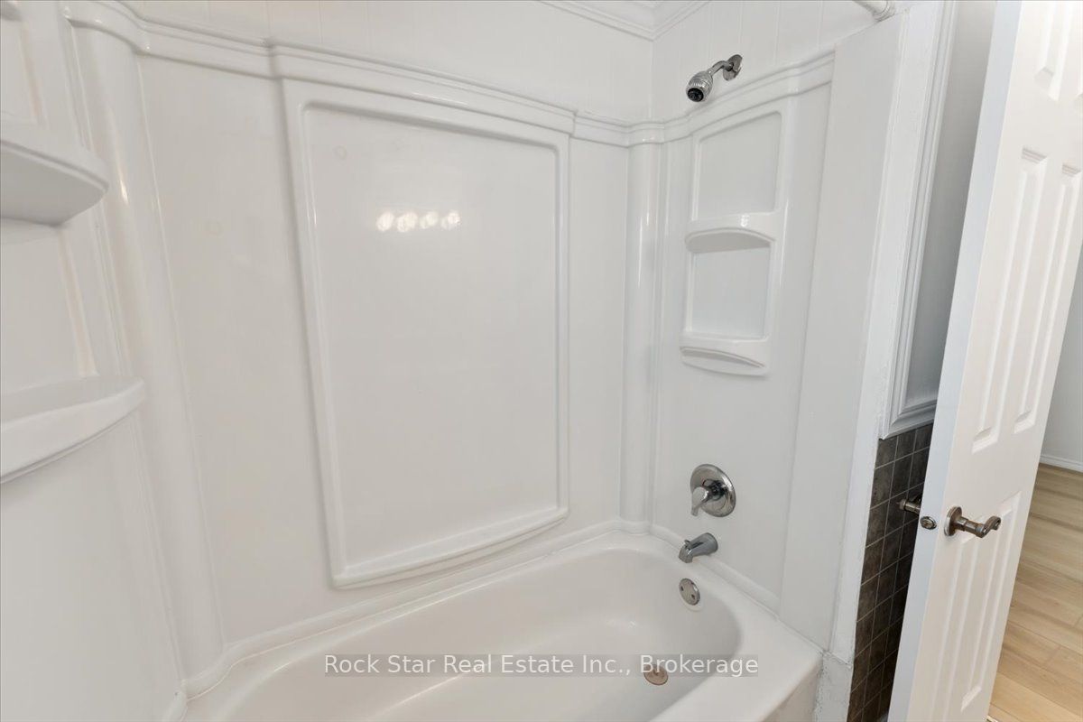 6952 Warden Avenue Property Photo 18