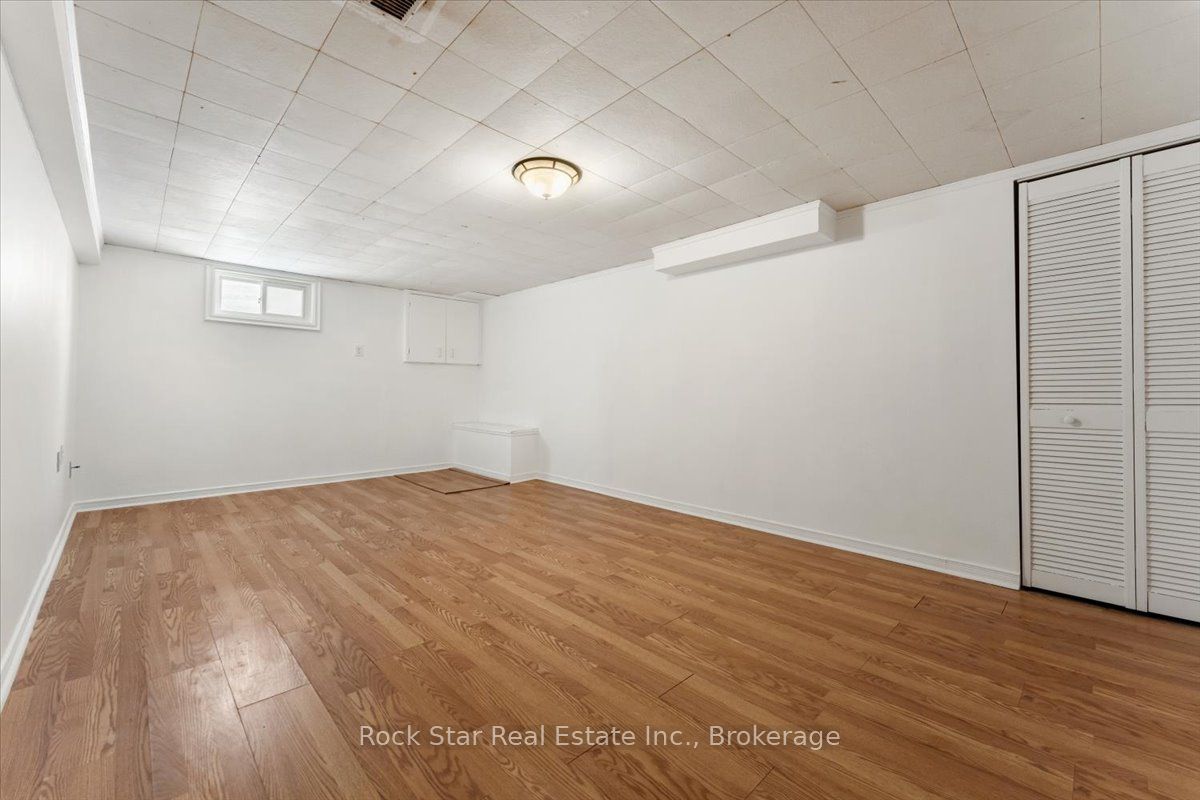 6952 Warden Avenue Property Photo 24