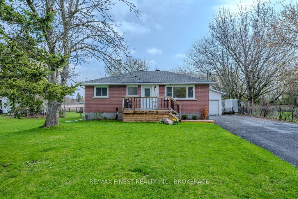 1729 Marian Cres Property Photo