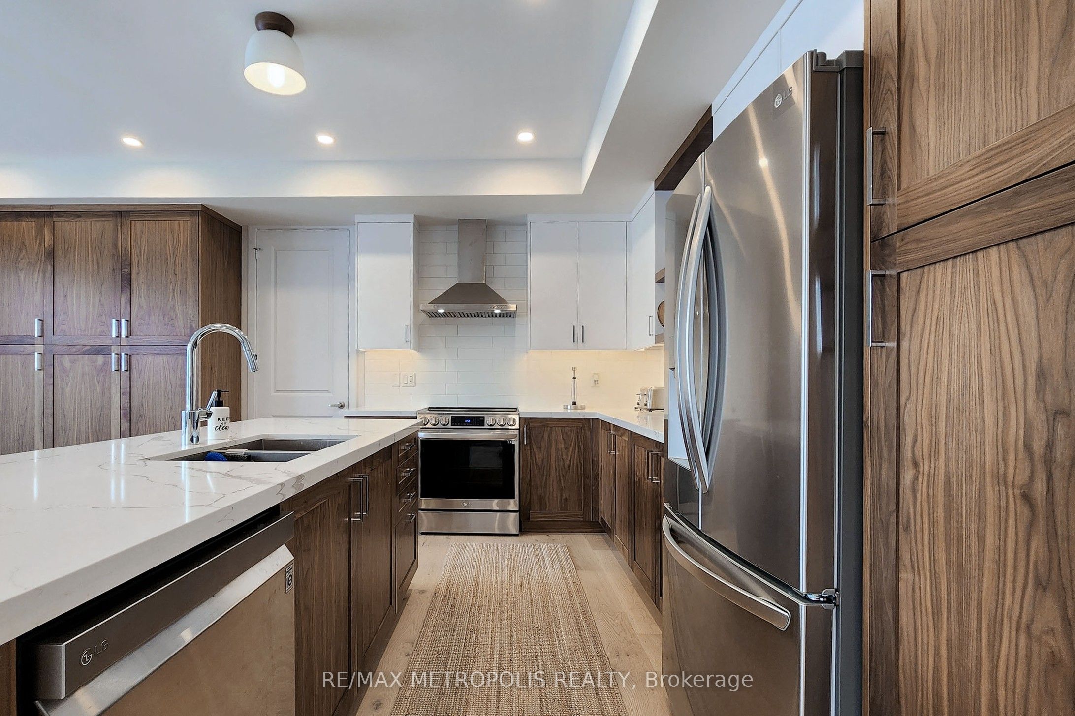 104 Stoneleigh Drive Property Photo 10