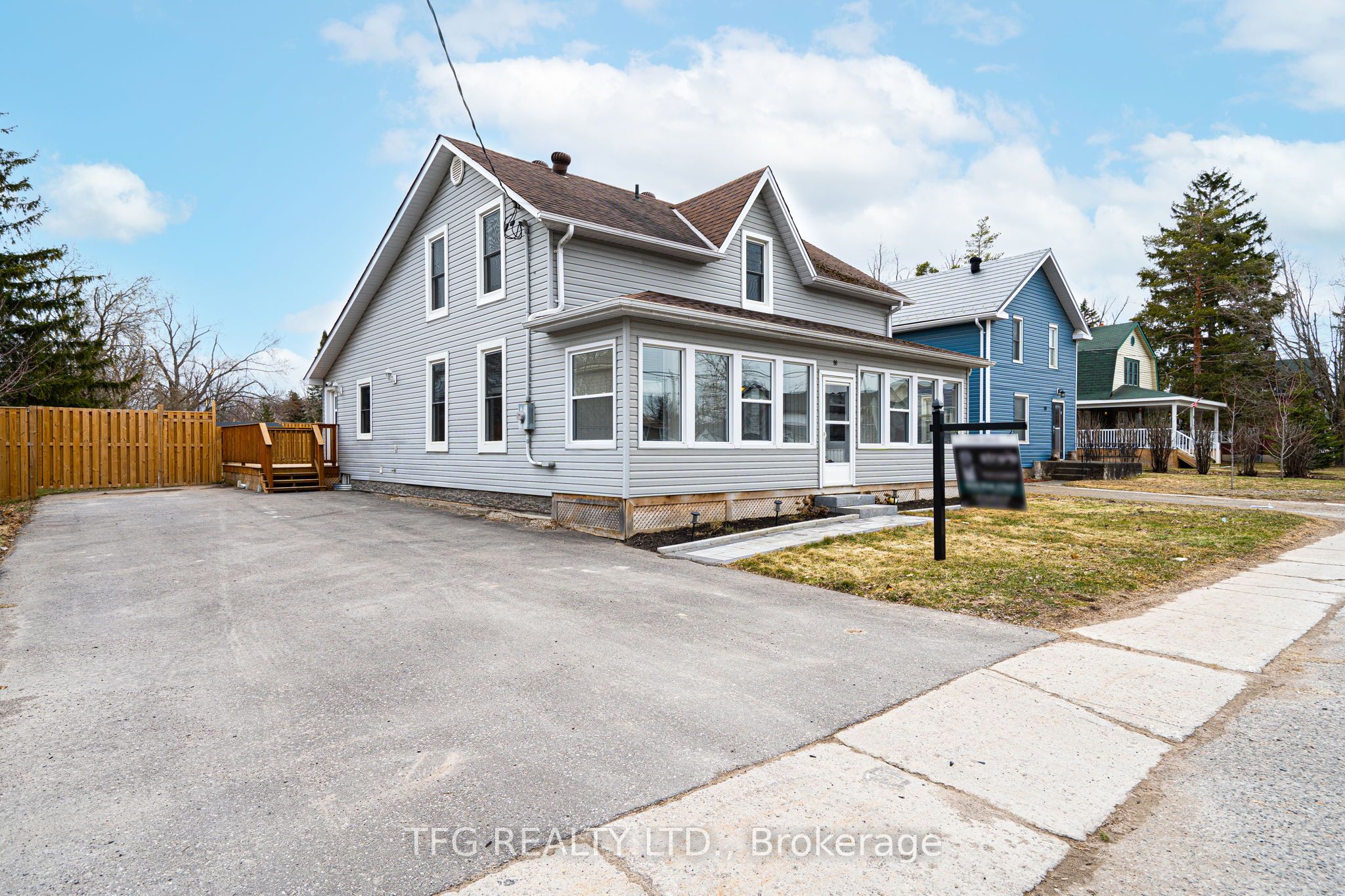 80 King Street Property Photo