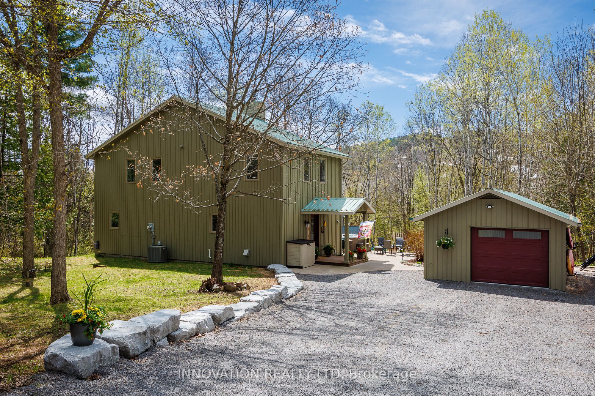 160 Viewmount Drive Property Photo