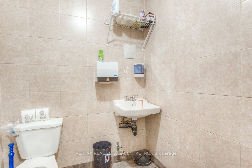 20 Woodlawn Rd E Property Photo 19