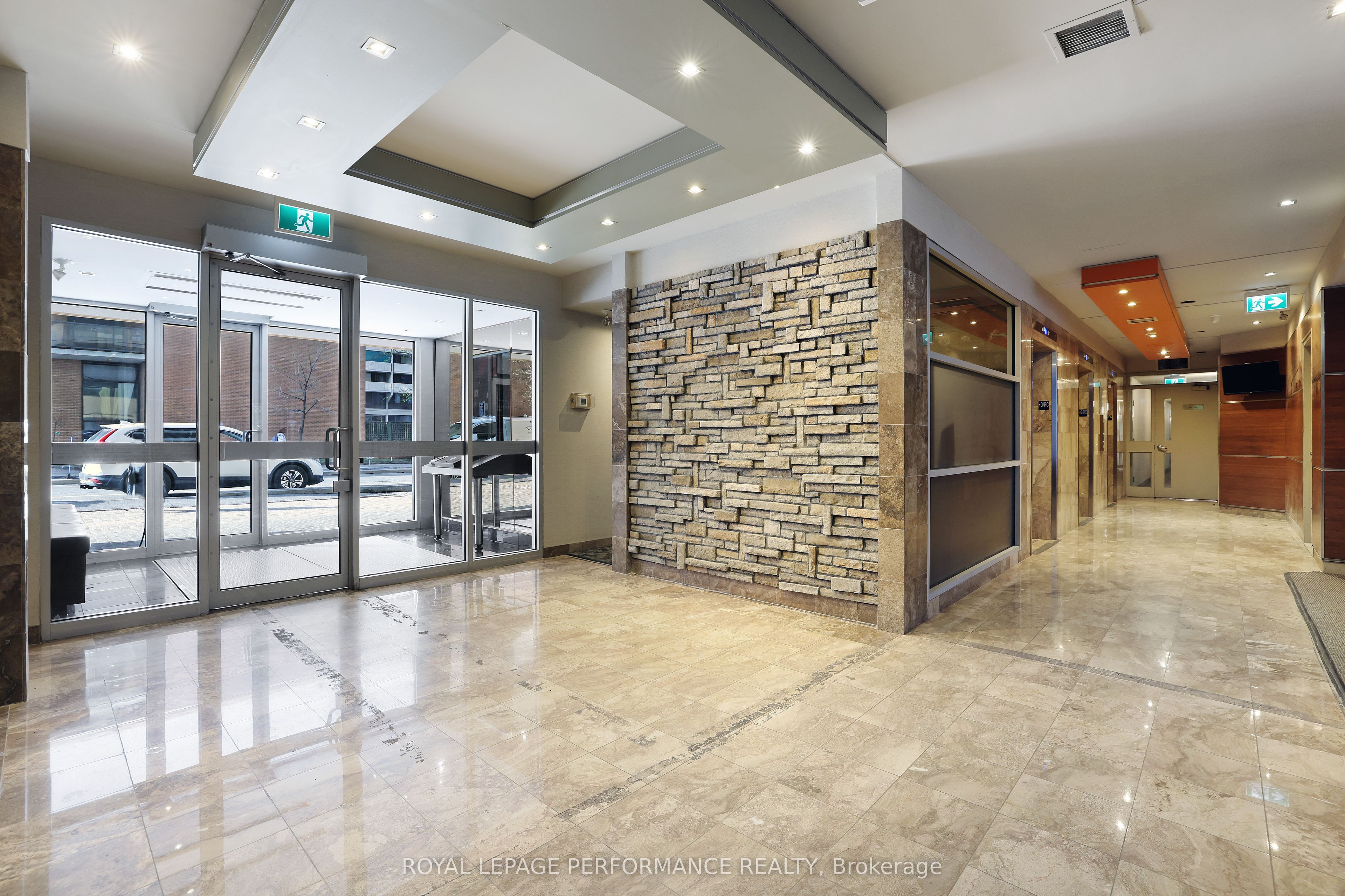 #1701 - 470 Laurier Avenue Property Photo 3