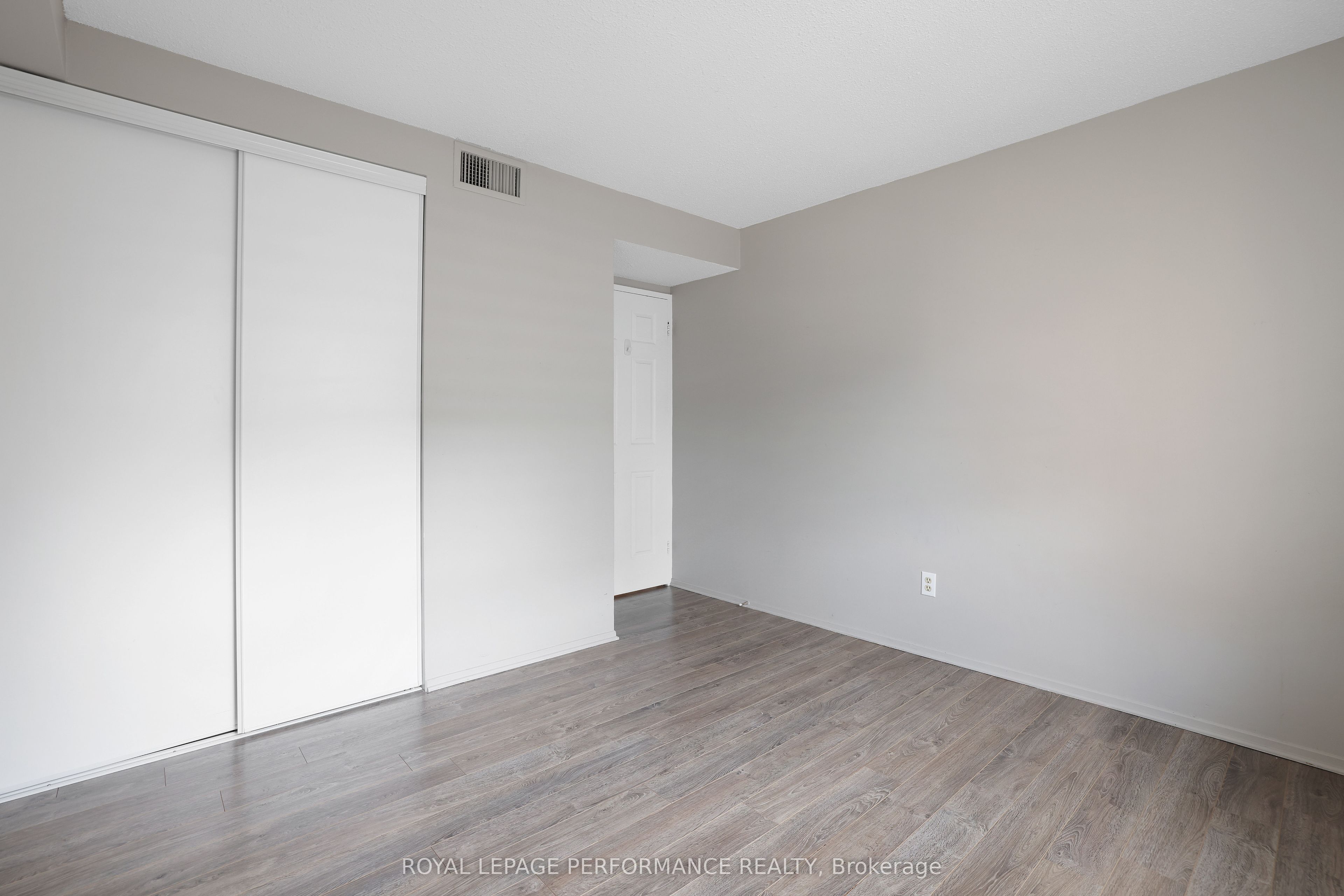 #1701 - 470 Laurier Avenue Property Photo 16