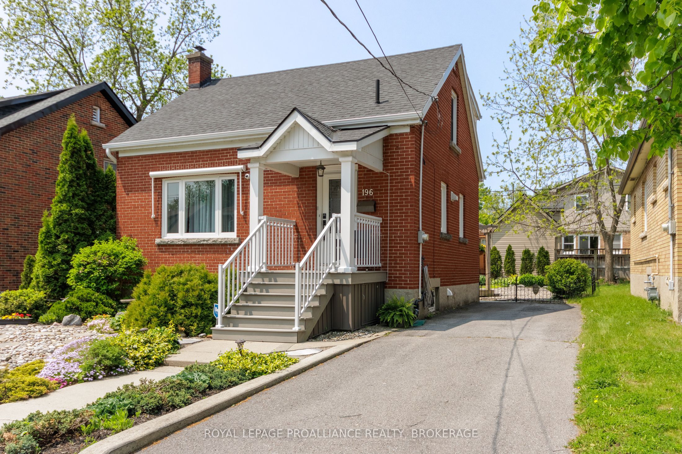 196 Willingdon Avenue Property Photo 1