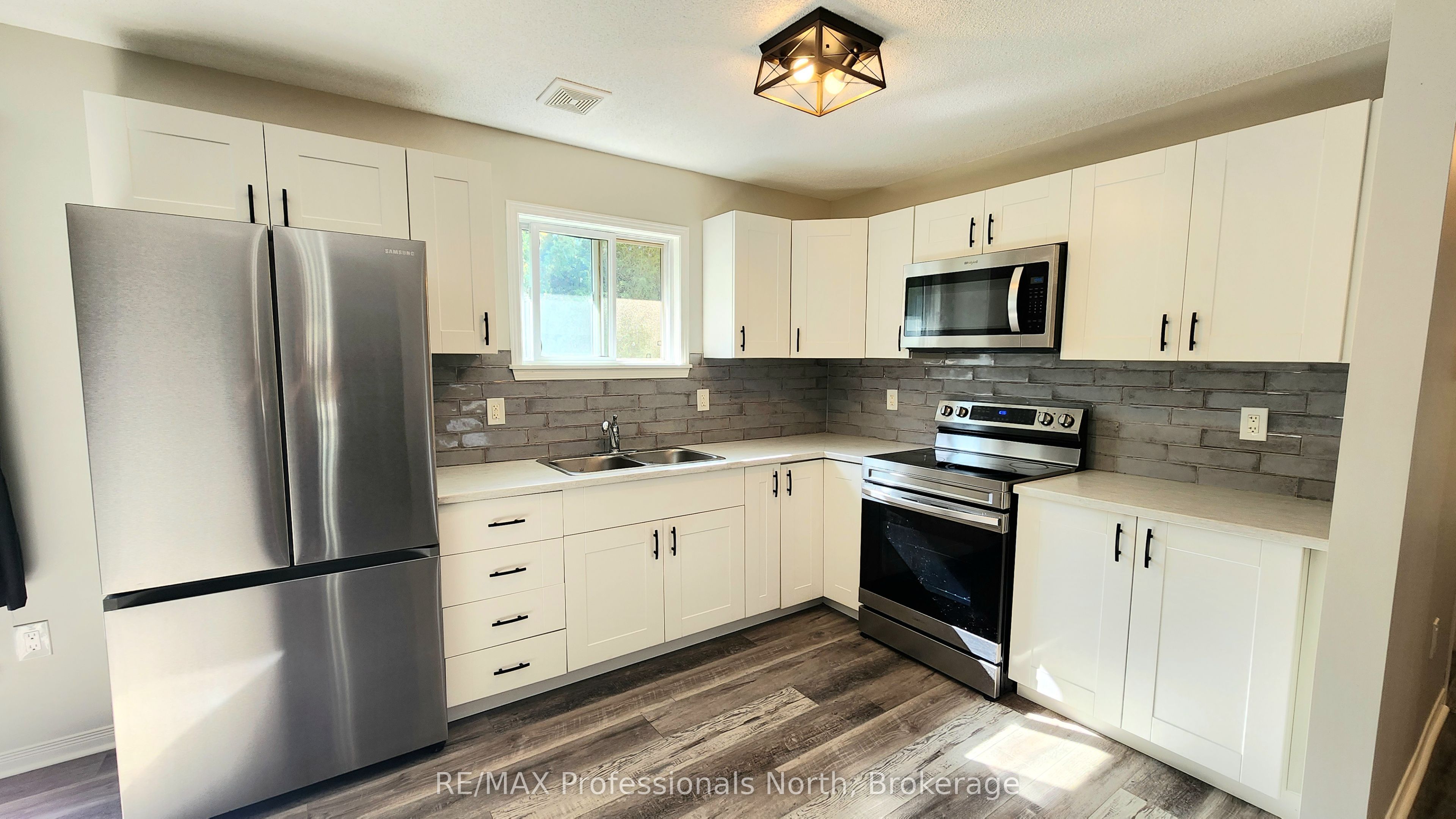 #33 - 200 Pine Street Property Photo 2