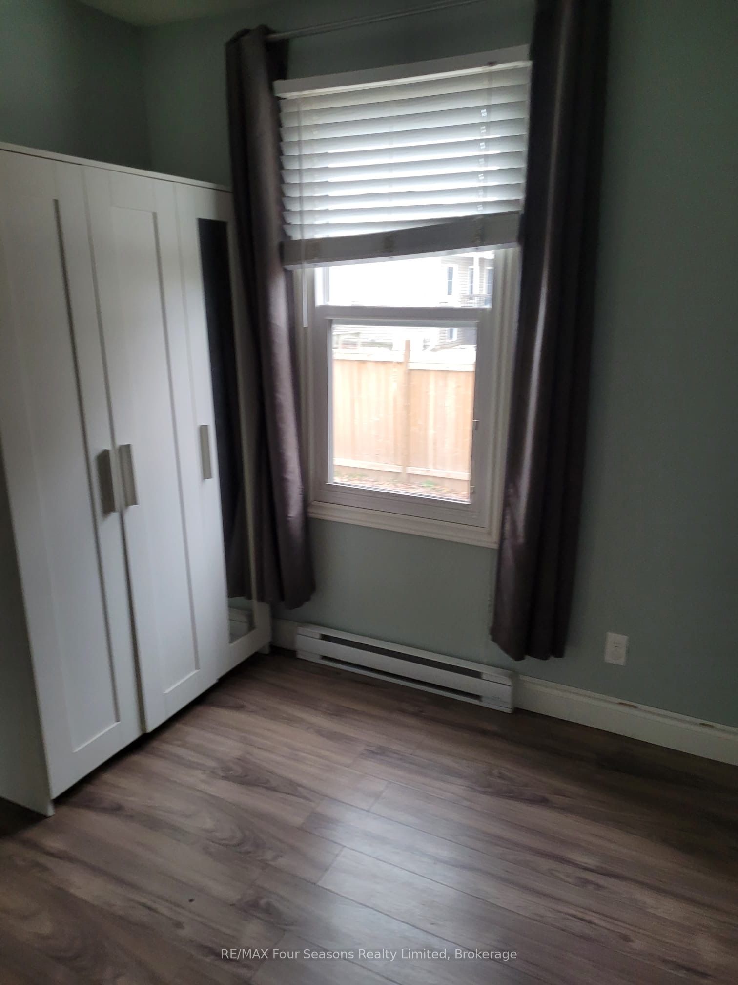 557 Catherine Street Property Photo 2
