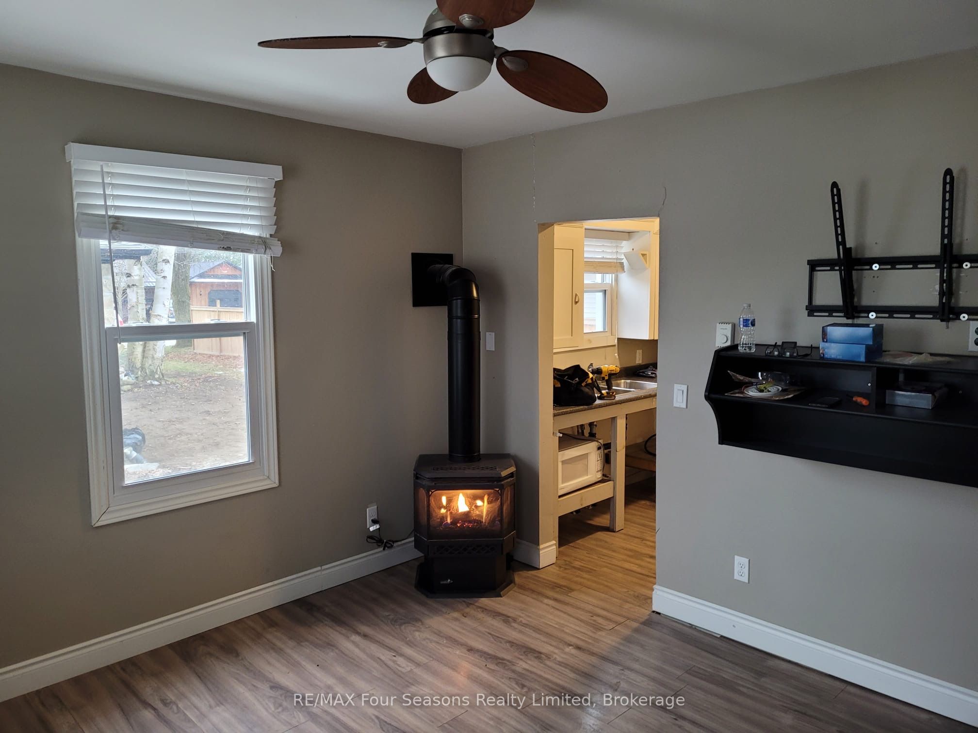 557 Catherine Street Property Photo 3