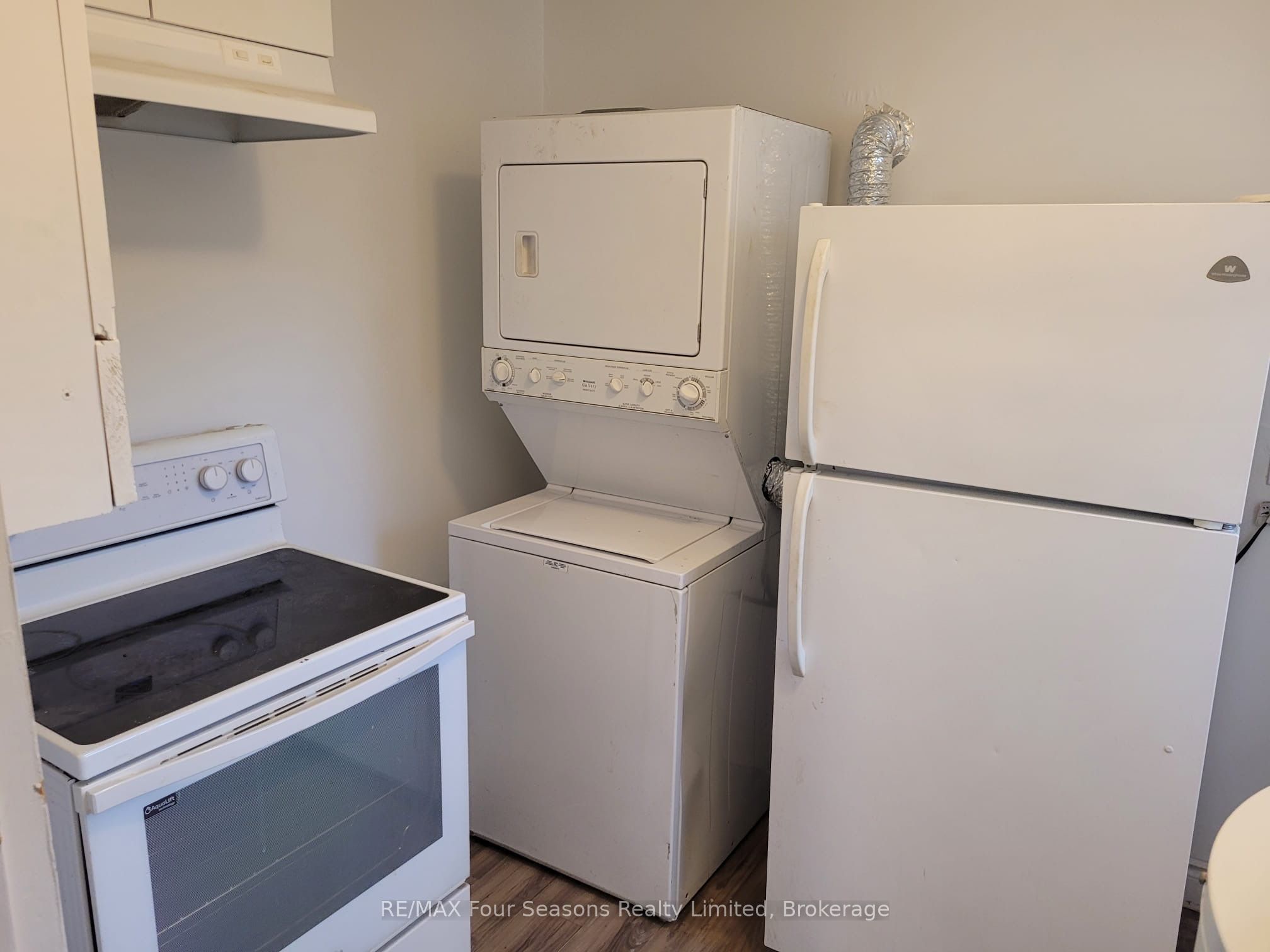 557 Catherine Street Property Photo 11