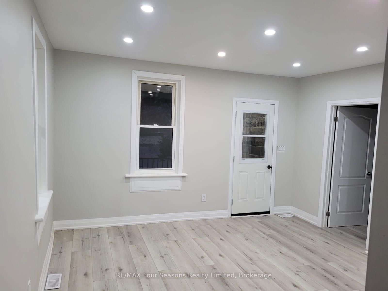 557 Catherine Street Property Photo 13
