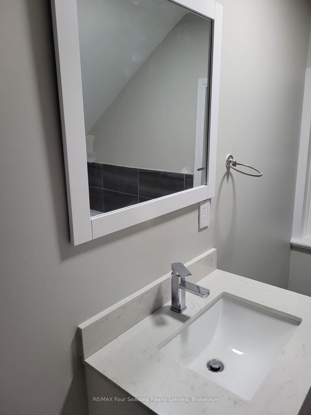 557 Catherine Street Property Photo 15