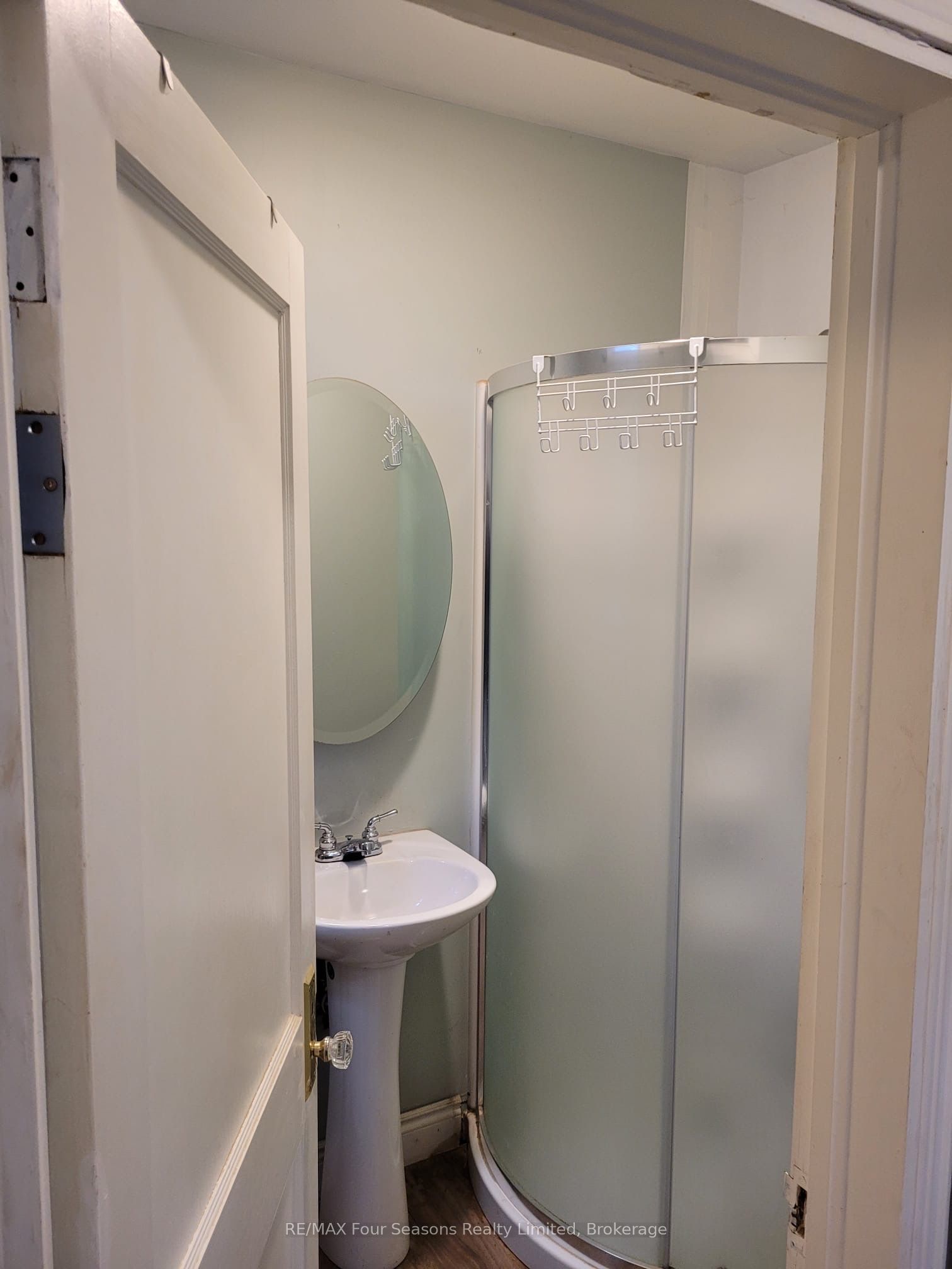 557 Catherine Street Property Photo 18