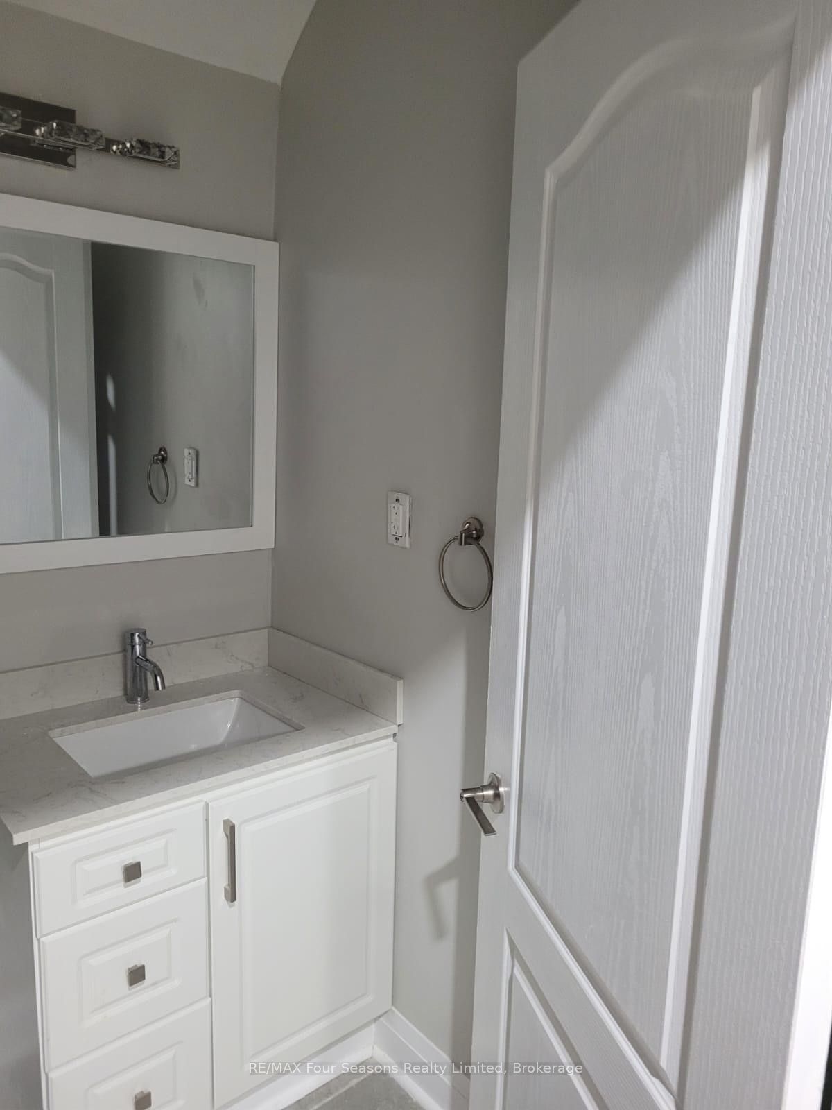 557 Catherine Street Property Photo 20