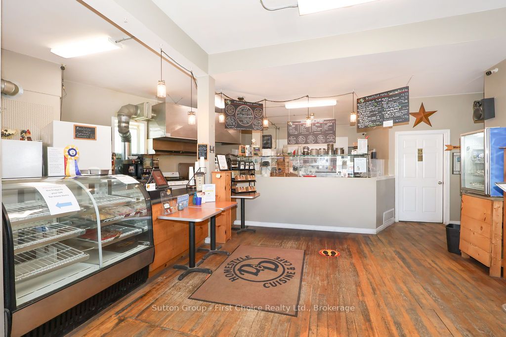 8 Woodstock Street N Property Photo 3