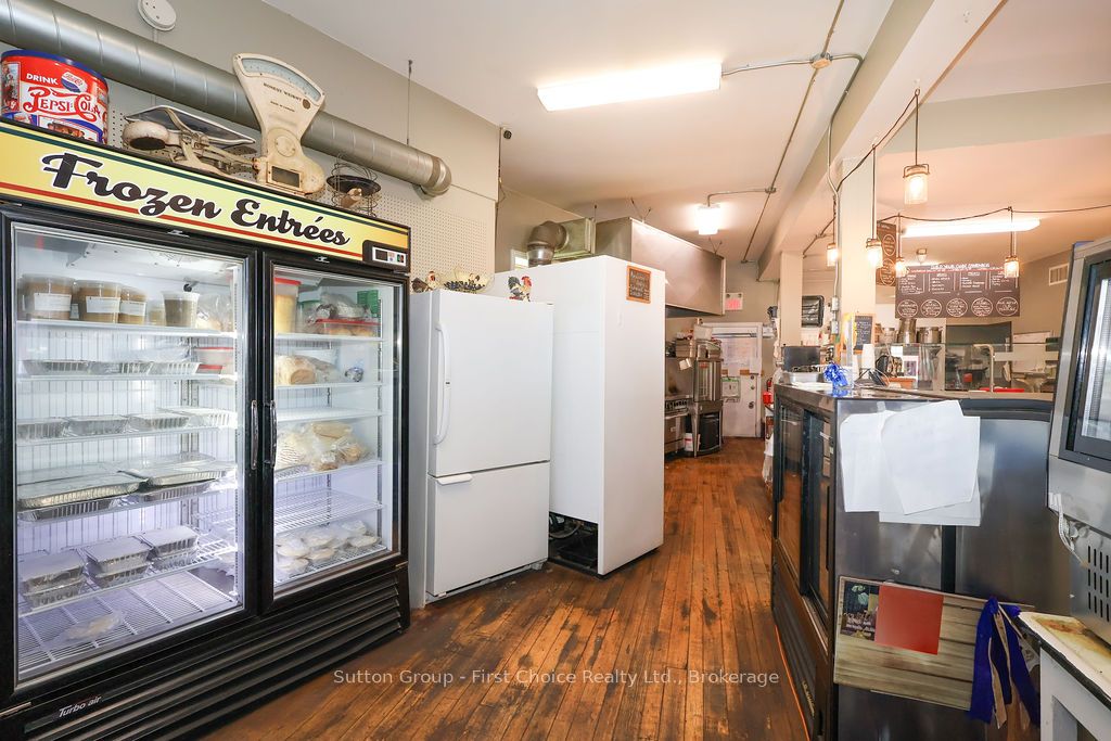 8 Woodstock Street N Property Photo 7