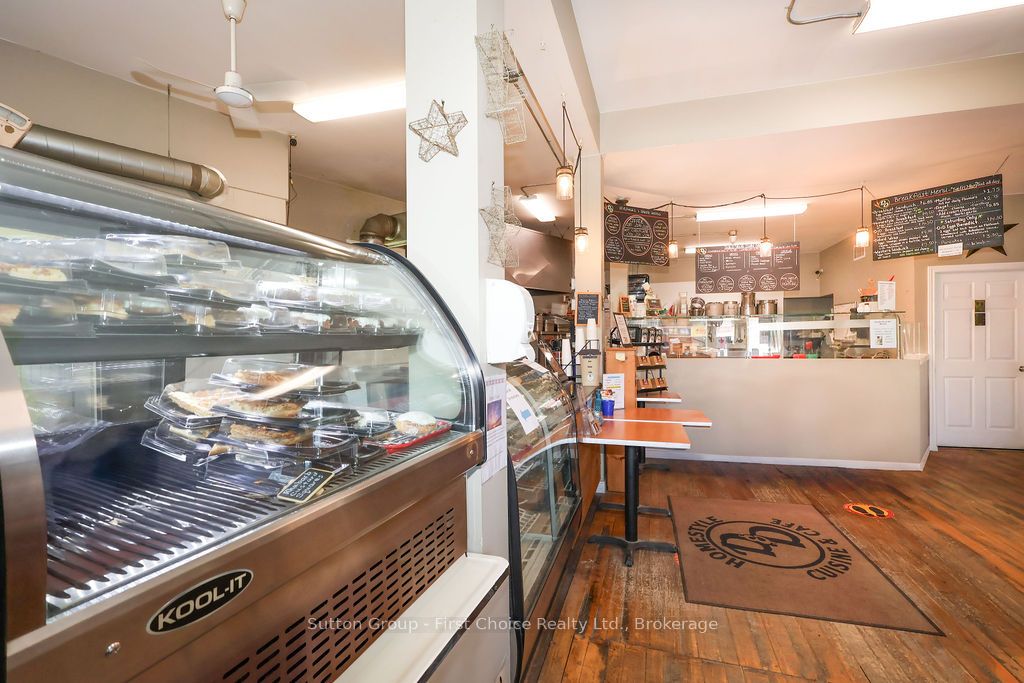 8 Woodstock Street N Property Photo 8