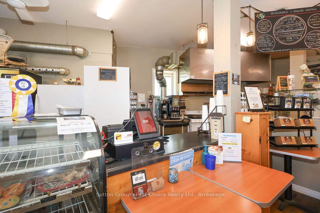 8 Woodstock Street N Property Photo 10