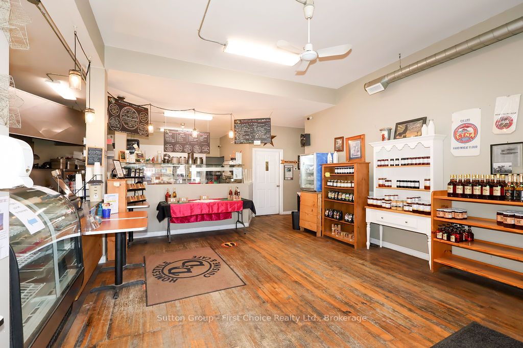 8 Woodstock Street N Property Photo 14