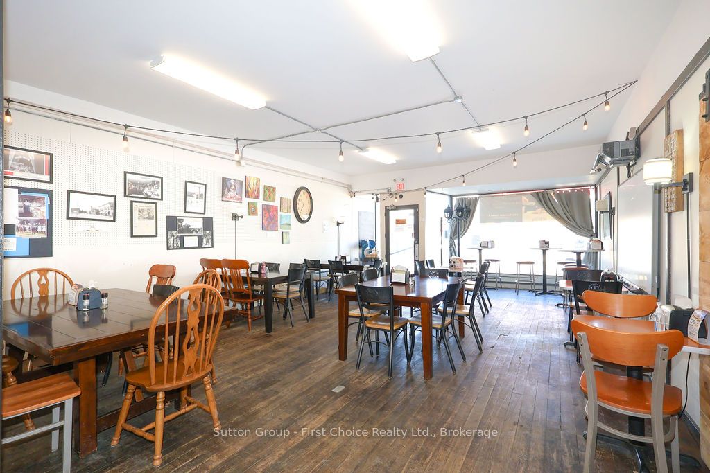 8 Woodstock Street N Property Photo 15