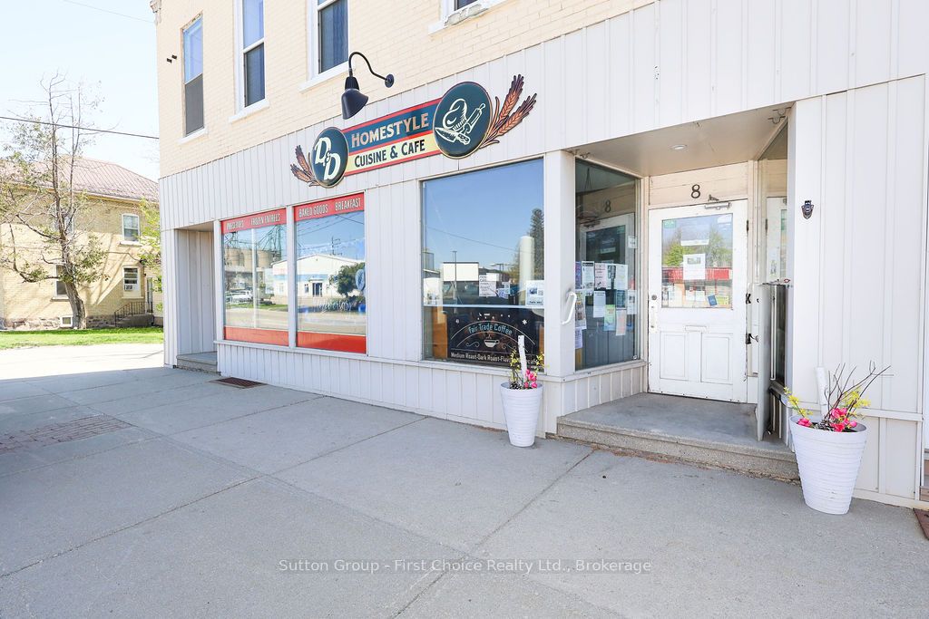 8 Woodstock Street N Property Photo 17