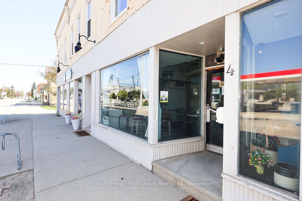 8 Woodstock Street N Property Photo 19