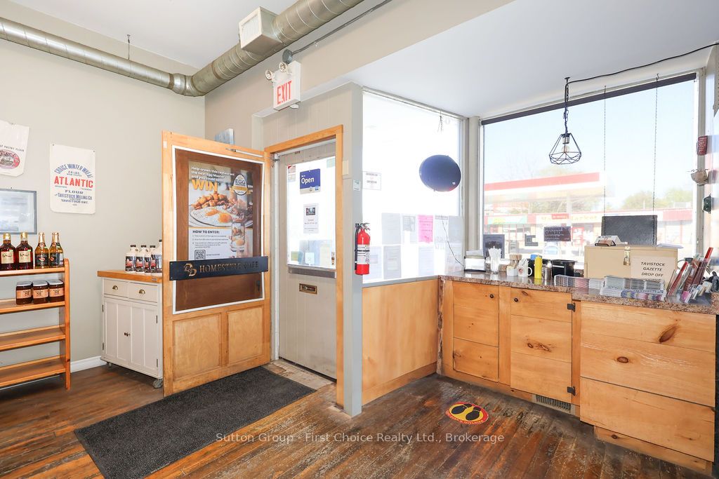 8 Woodstock Street N Property Photo 21