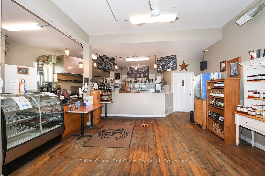 8 Woodstock Street N Property Photo 22