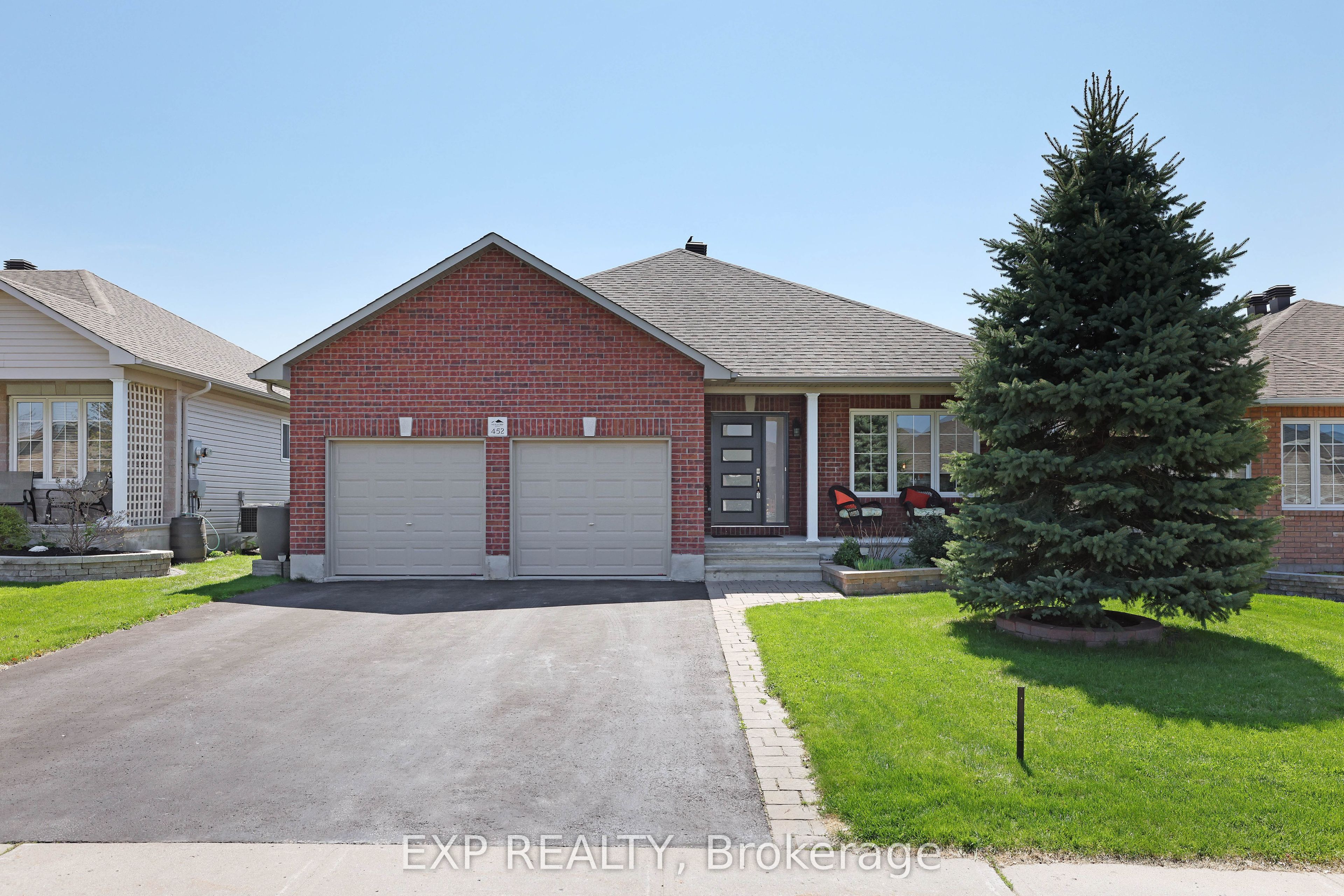 452 Van Dusen St Property Photo 1