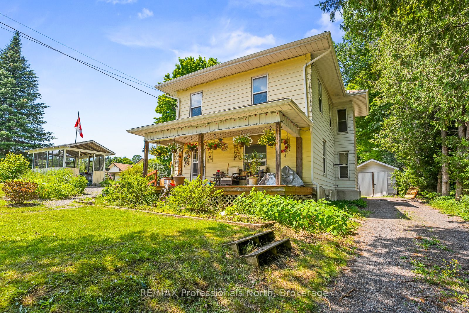 4945 Monck Road Property Photo 1