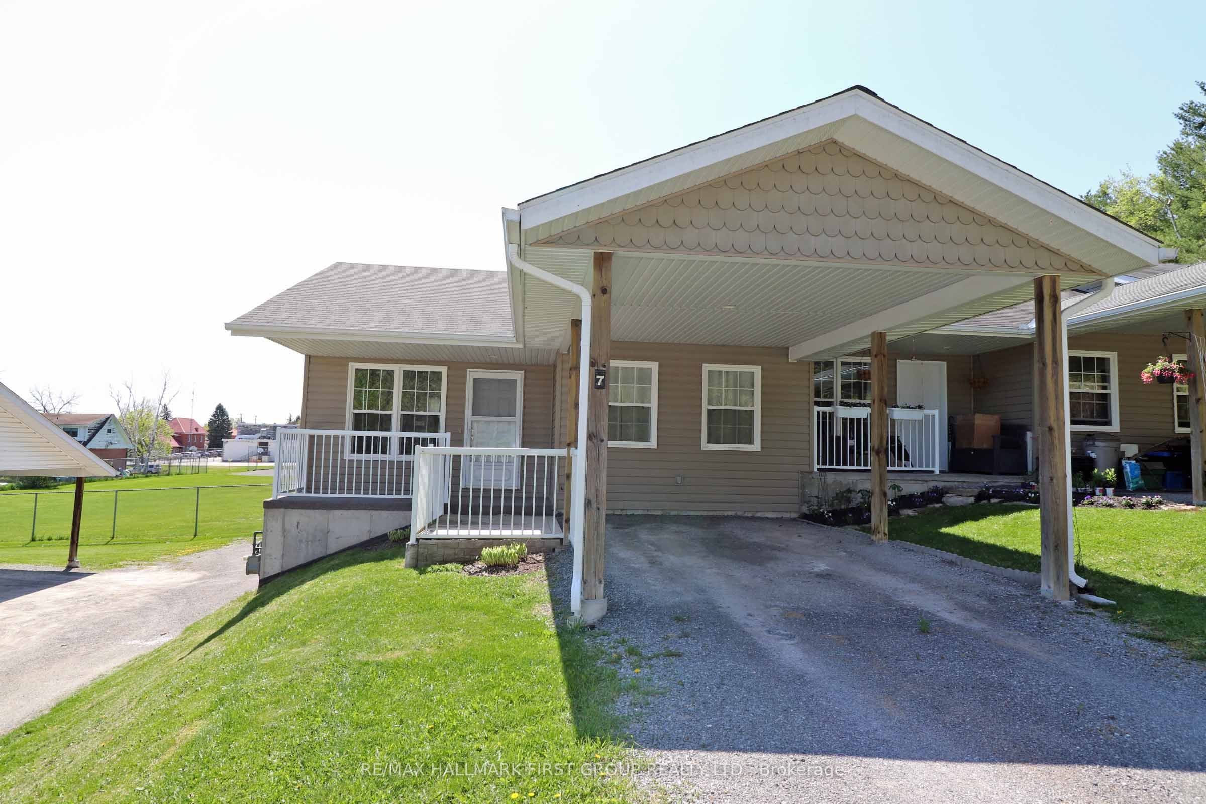 #7 - 494 Metcalf Street Property Photo