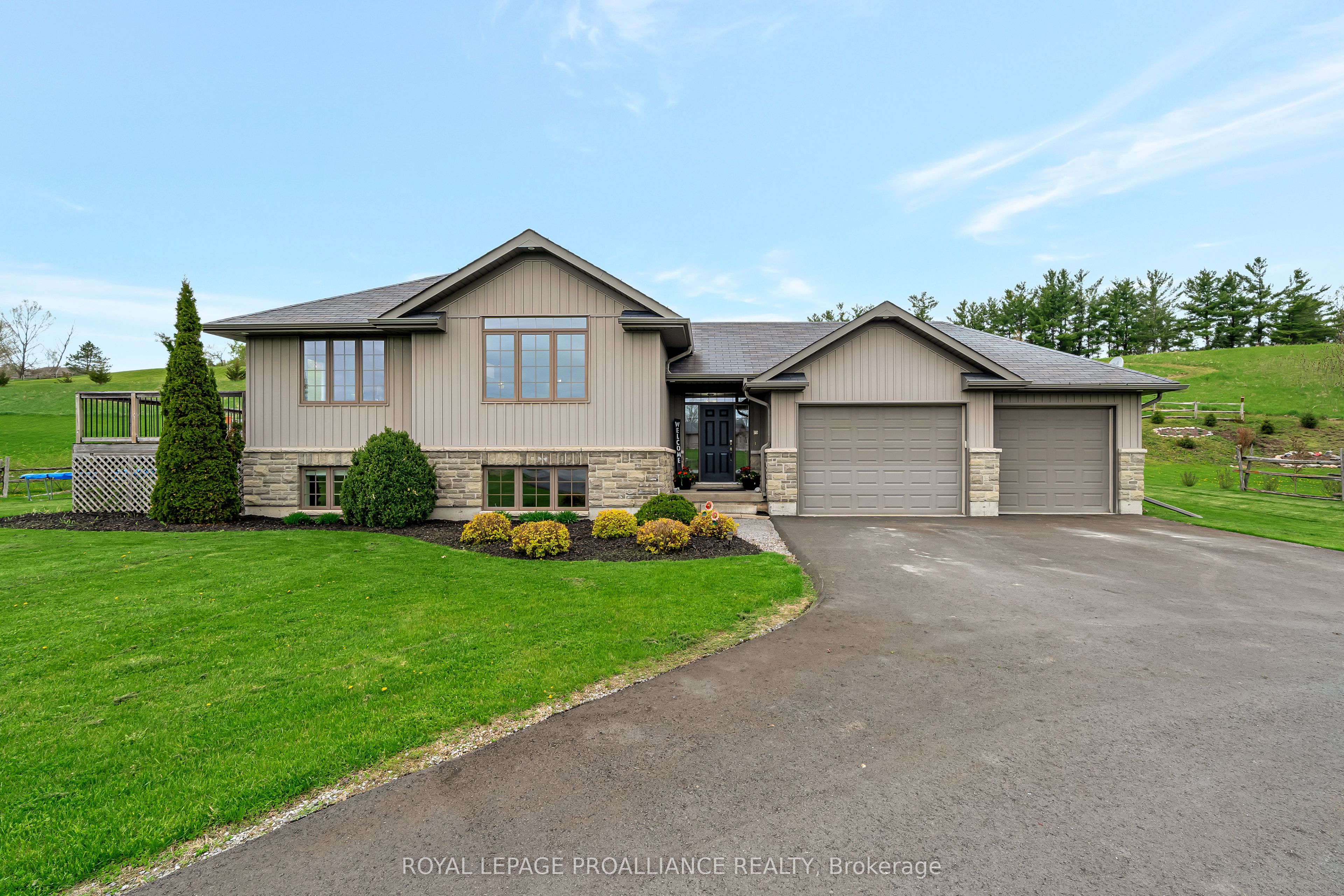 118 Gentlebreeze Dr Property Photo 1