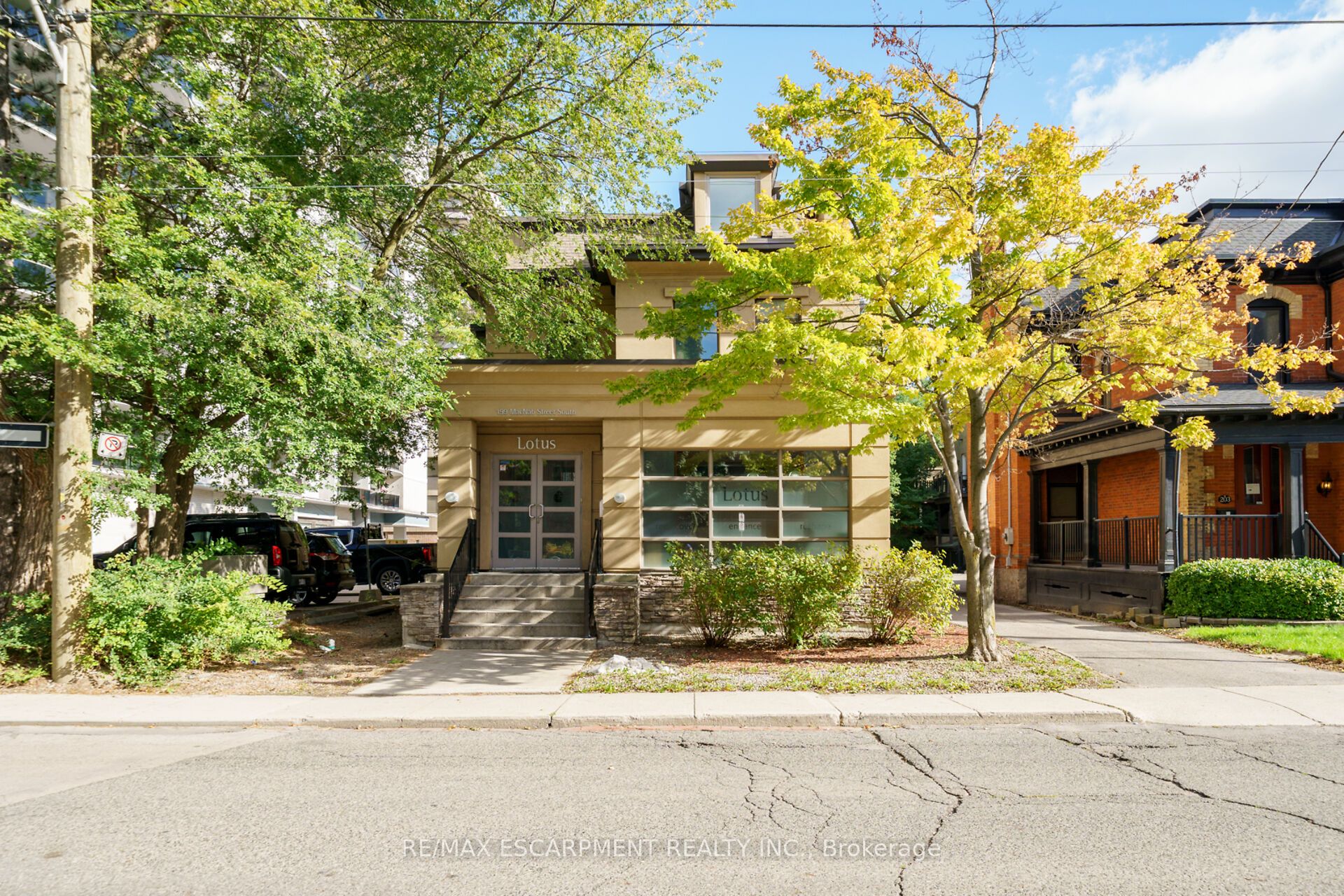 199 Macnab St S Property Photo 1