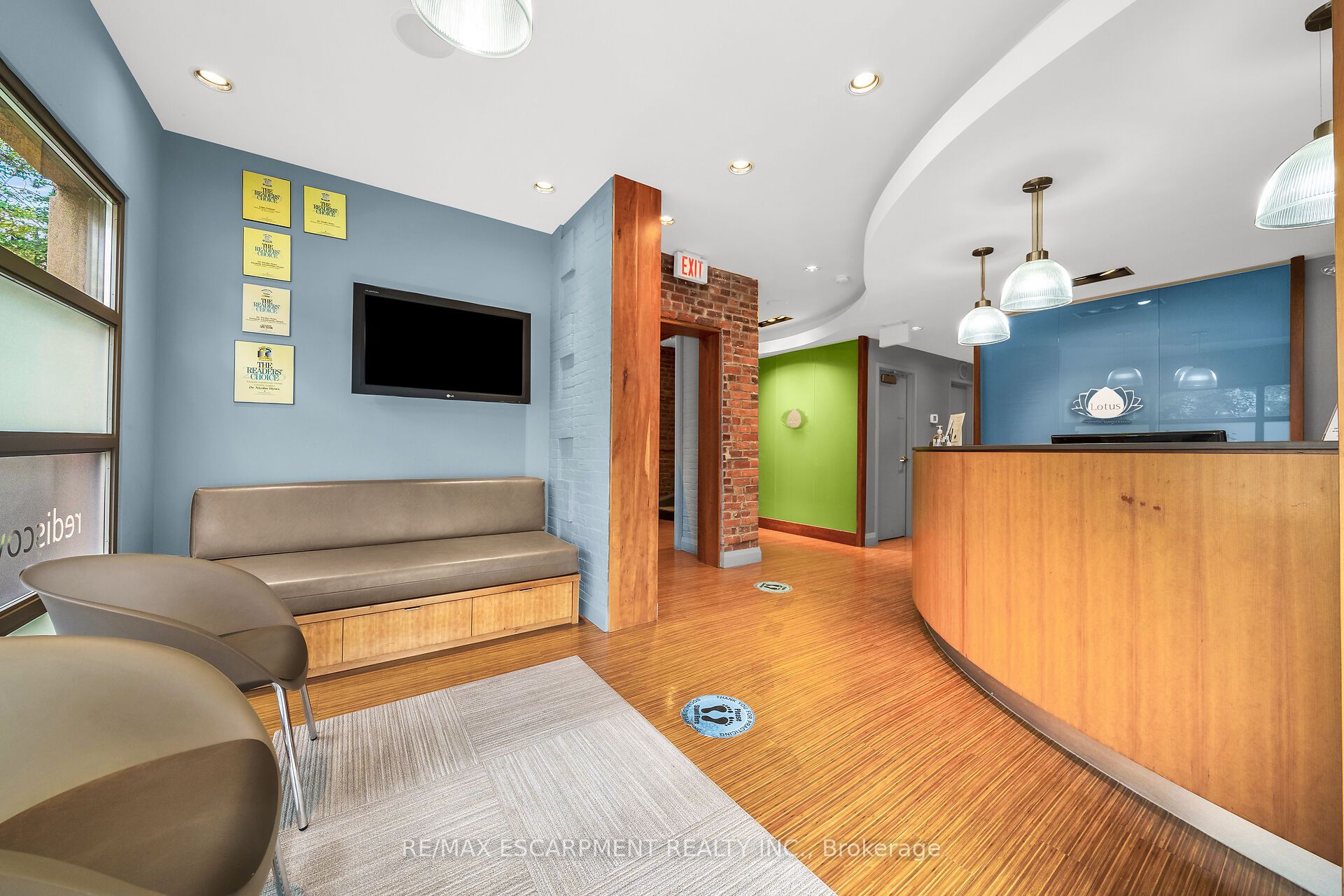 199 Macnab St S Property Photo 9