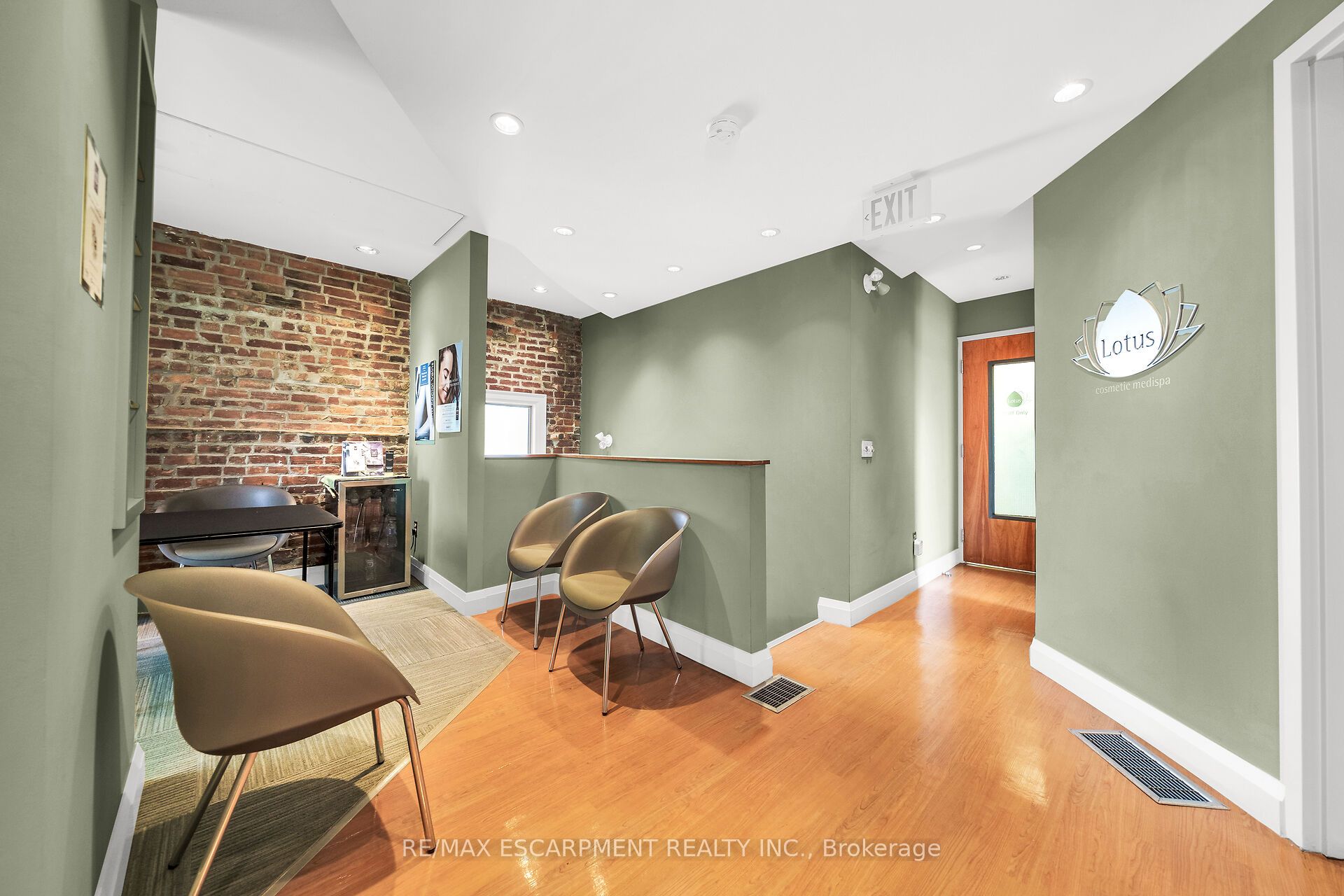 199 Macnab St S Property Photo 30