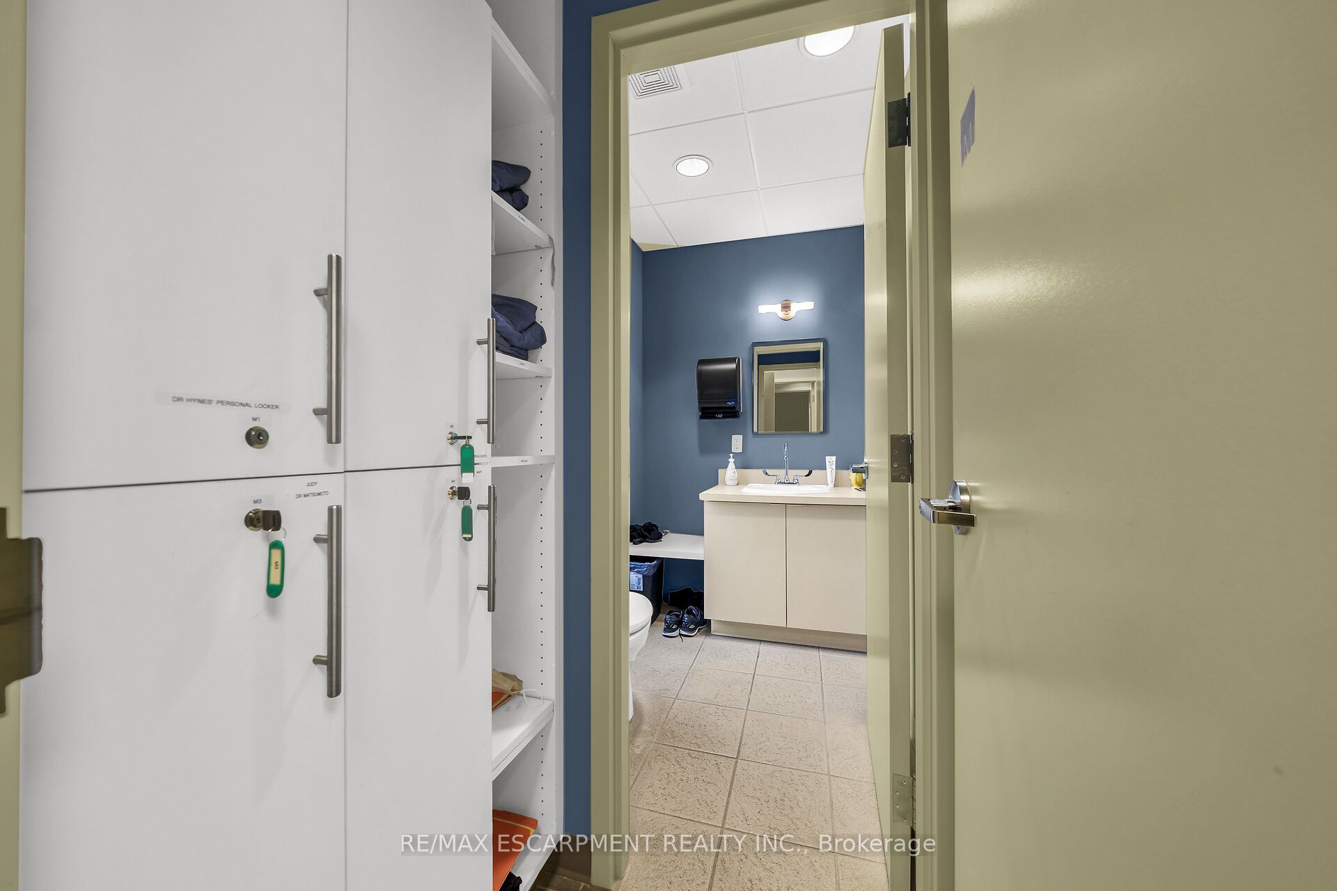 199 Macnab St S Property Photo 37