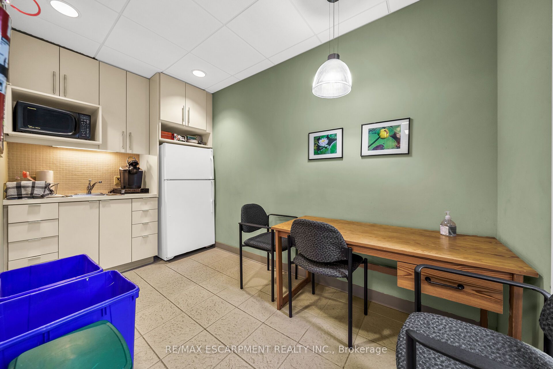 199 Macnab St S Property Photo 41