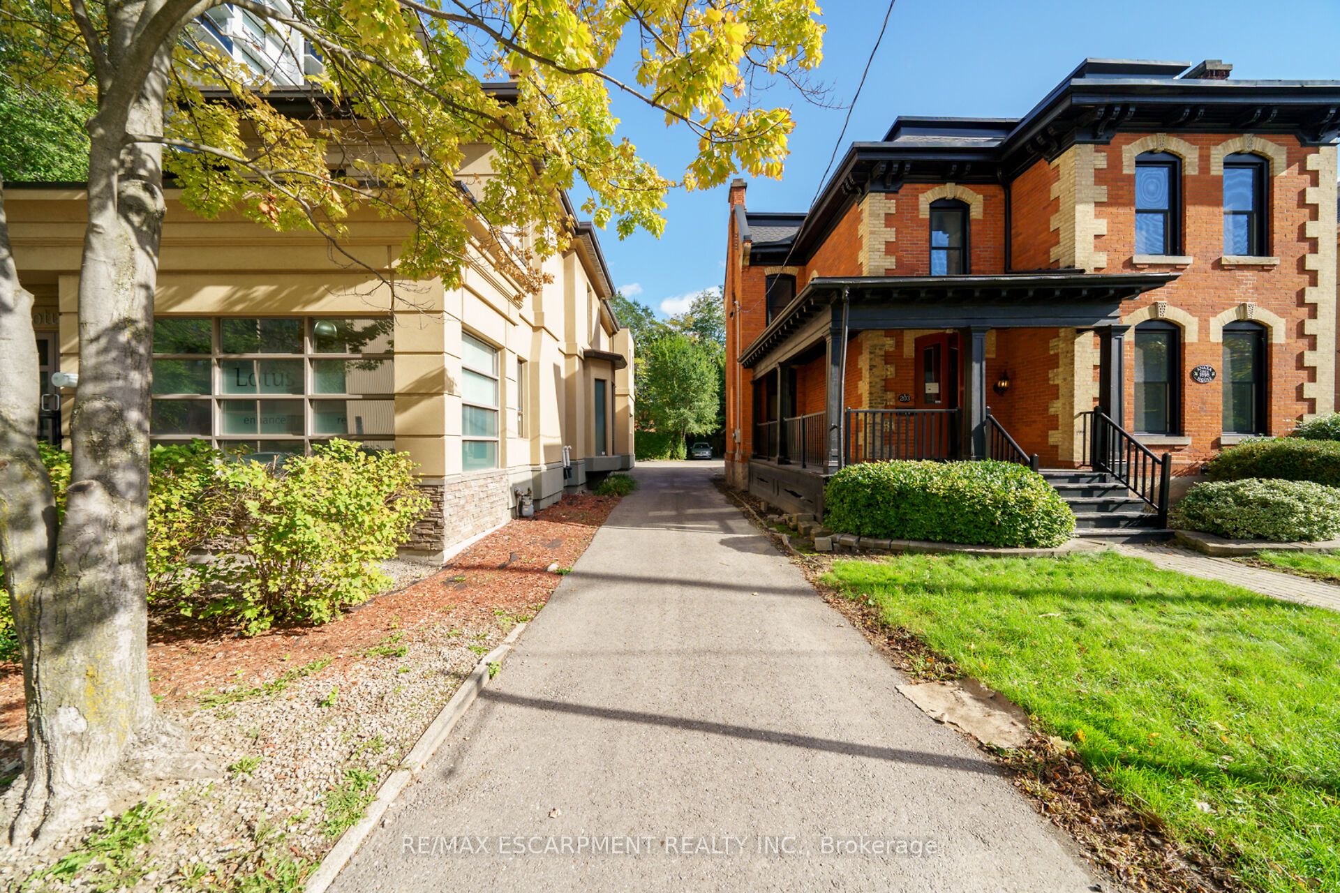 199 Macnab St S Property Photo 45