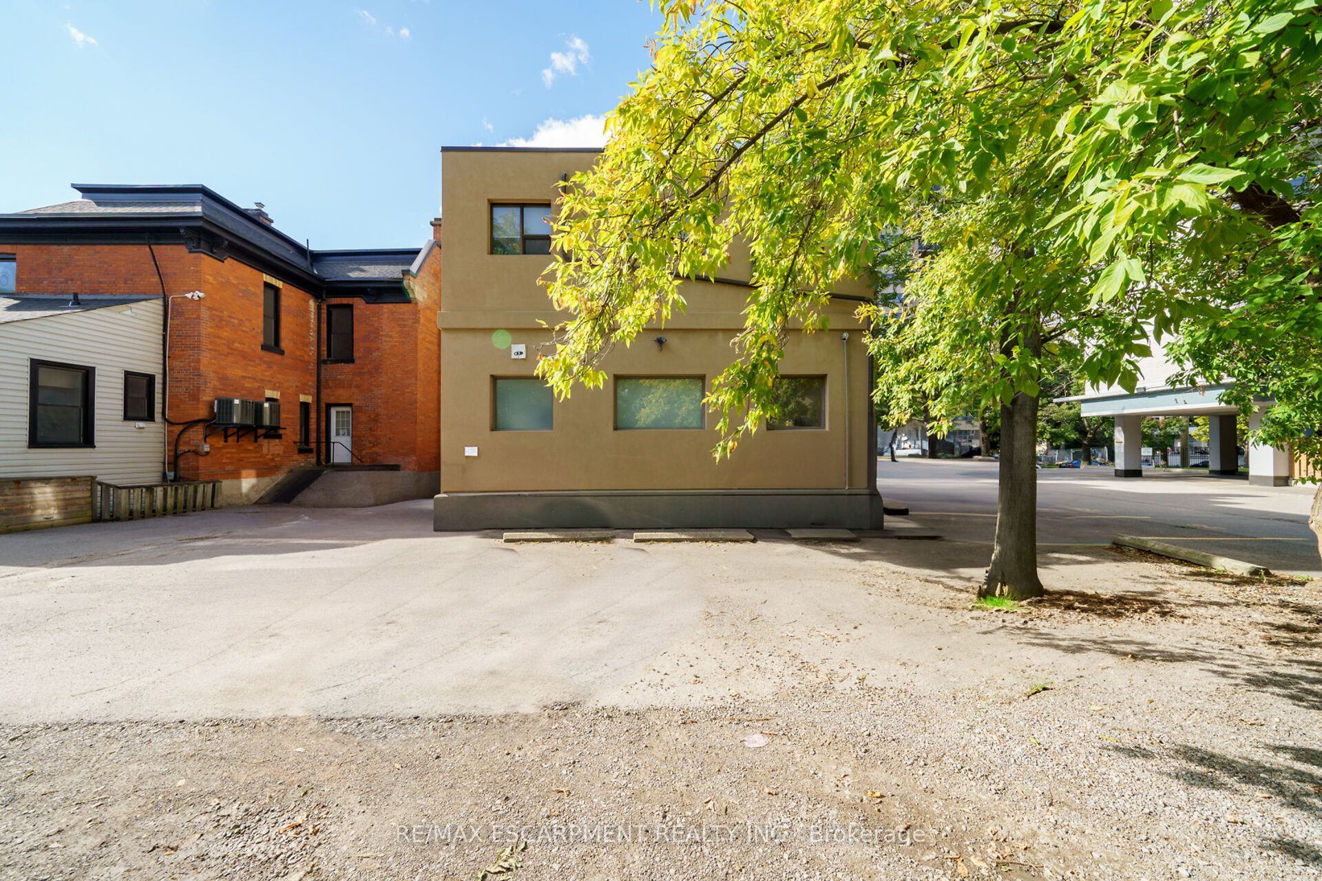 199 Macnab St S Property Photo 48